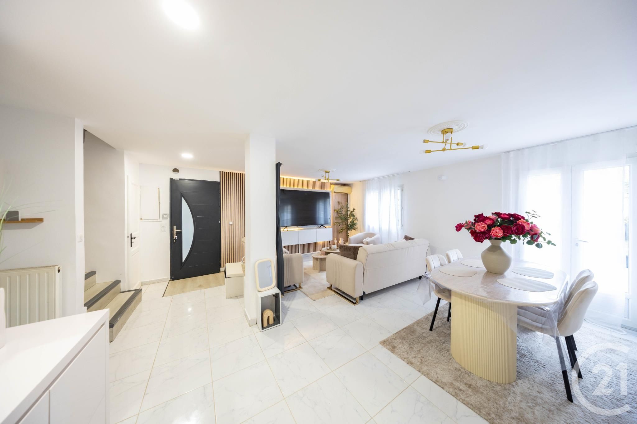 بيع منزل بمساحة 140م² في مونتجيرون