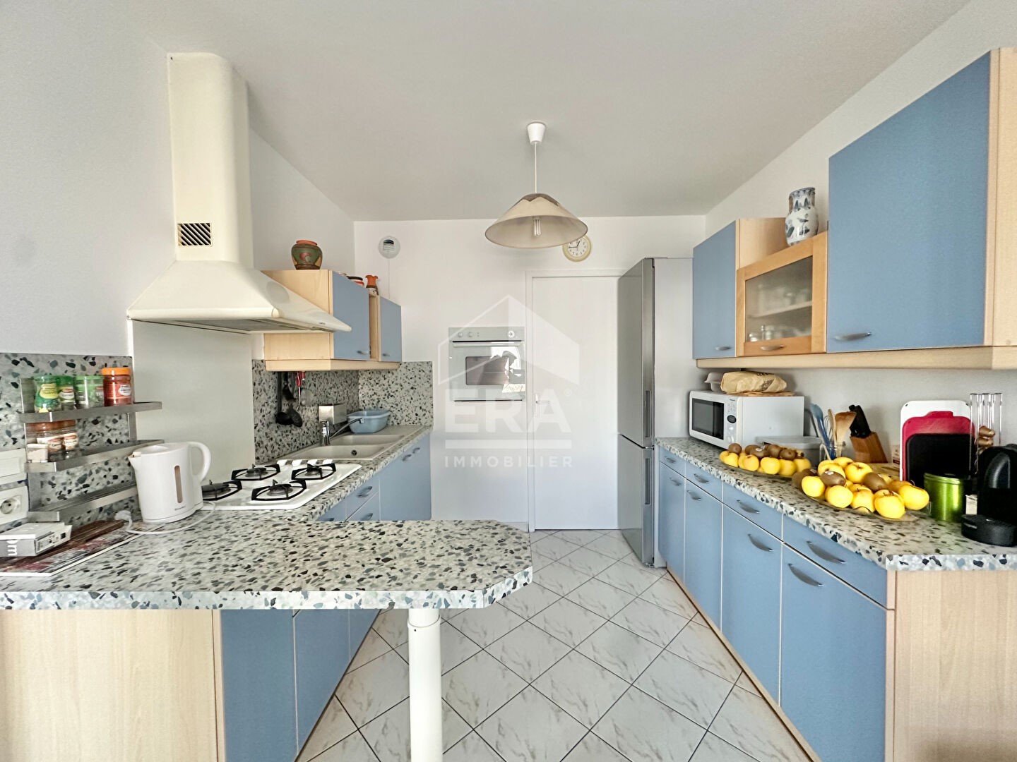 بيع شقة مساحتها 73م² في سارتروفيل