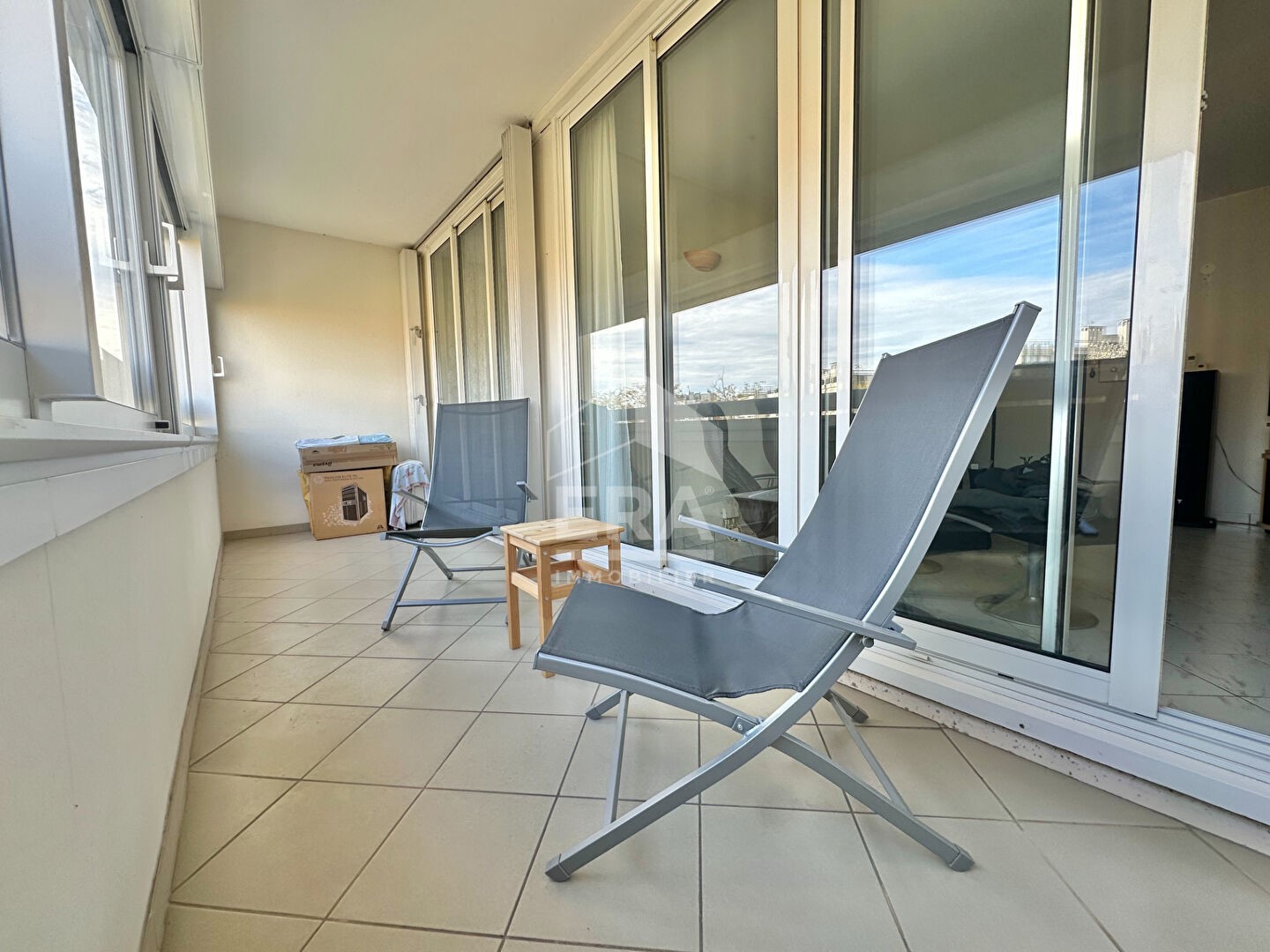 بيع شقة مساحتها 73م² في سارتروفيل