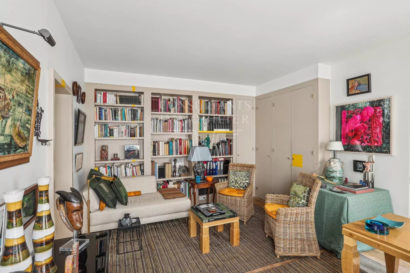 شارع جاكوب. شقة بغرفتين في حالة ممتازة