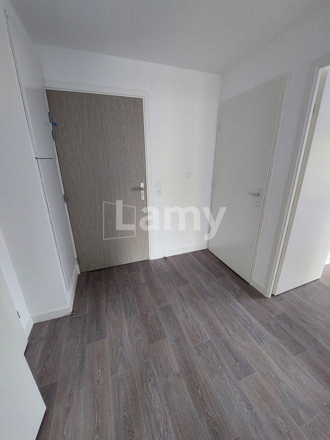 Apartment for rent of 61sqm in PRINGY