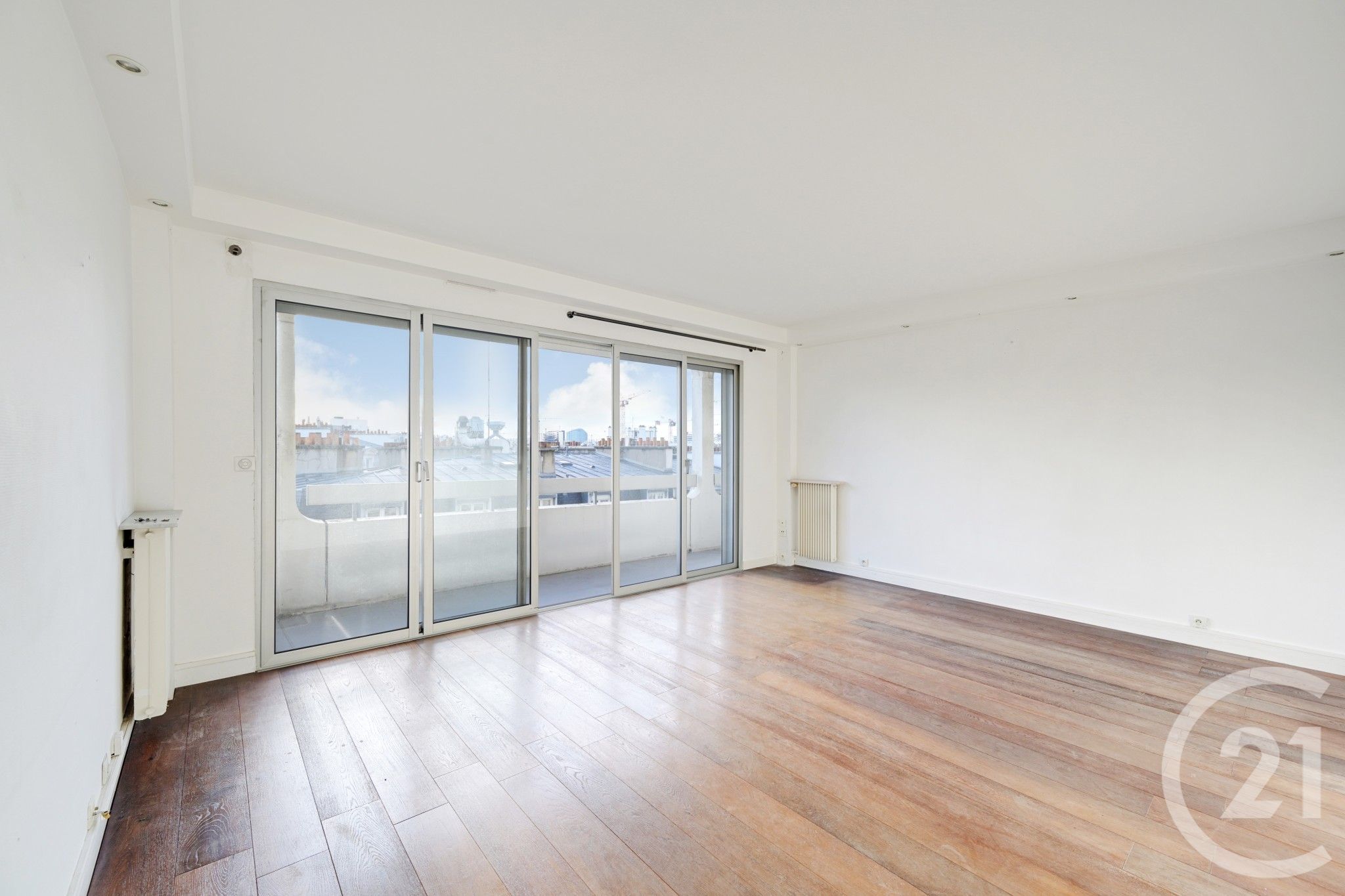 For sale: 70 sqm apartment in PARIS 15.