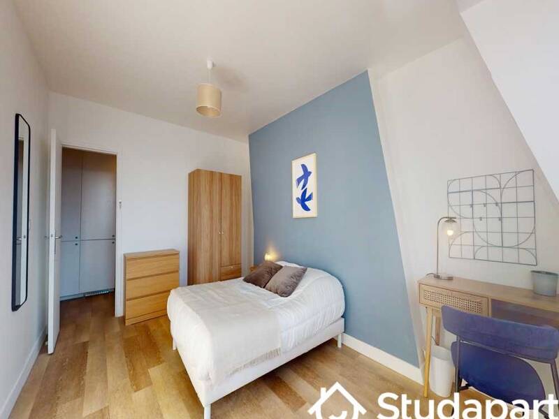 60 sqm apartment for rent in PARIS 8