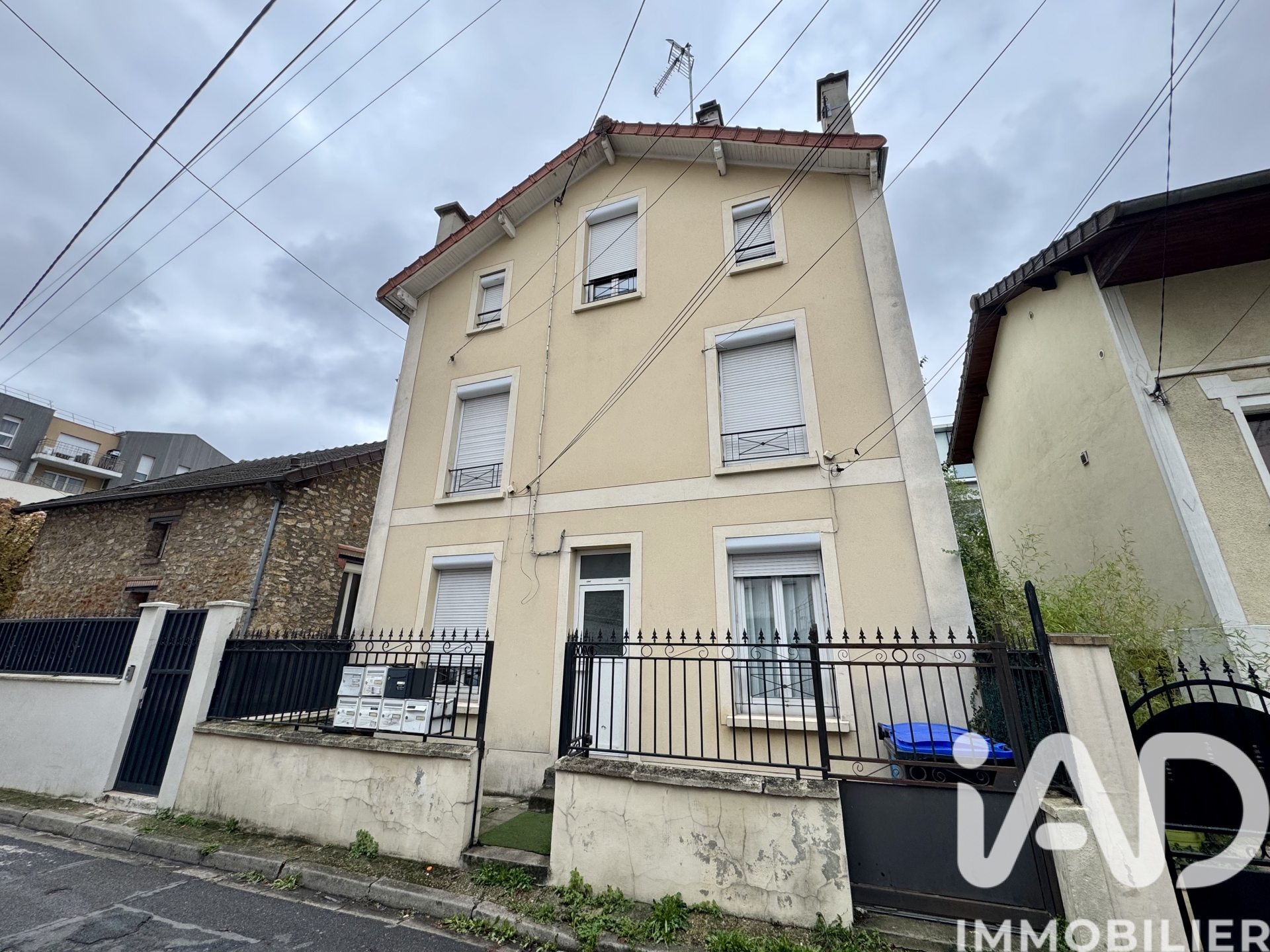 For sale: building in LIVRY GARGAN