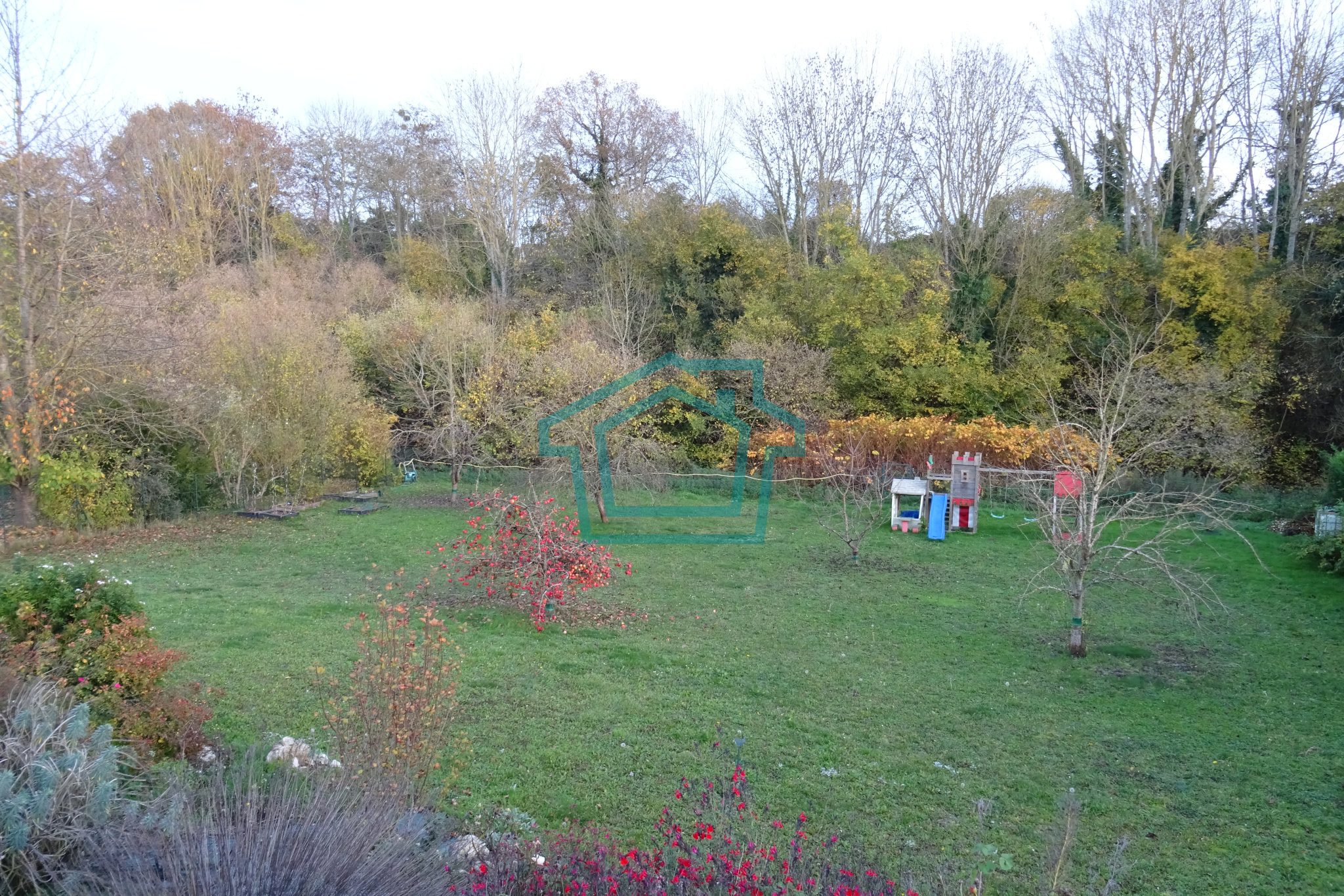 BREVAL / Beautiful family house on 1,430 sqm of land