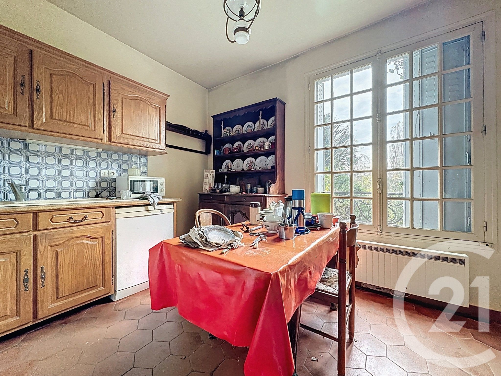 Sale of a 152 sqm house in Versailles.