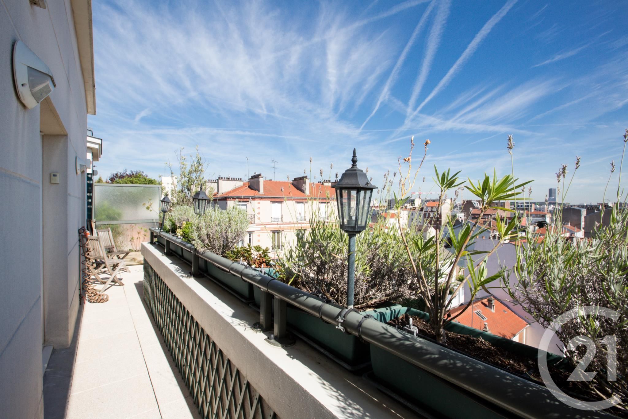 For sale, 88sqm apartment in MONTROUGE.