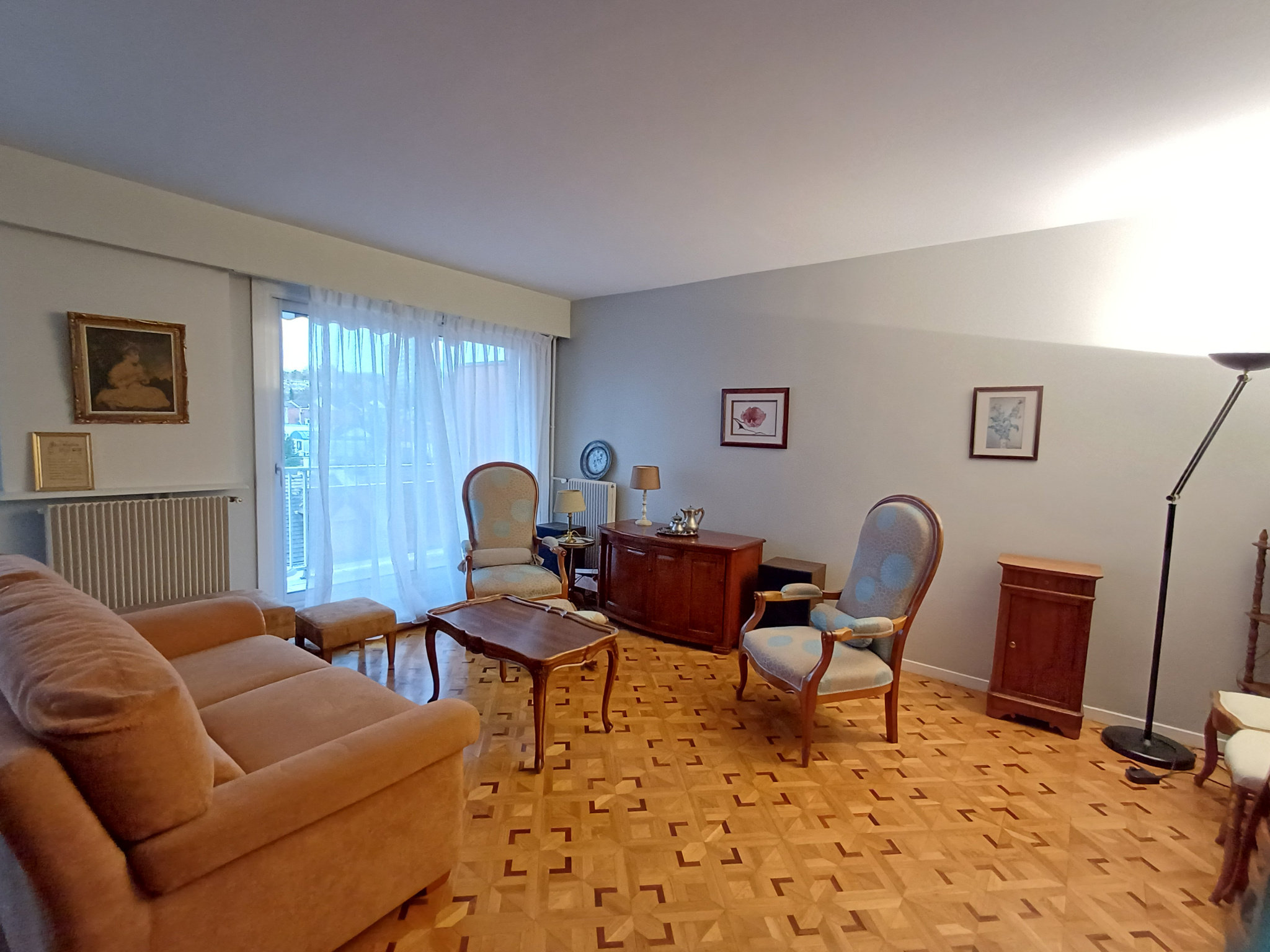 POISSY. Large 4-Room Apartment