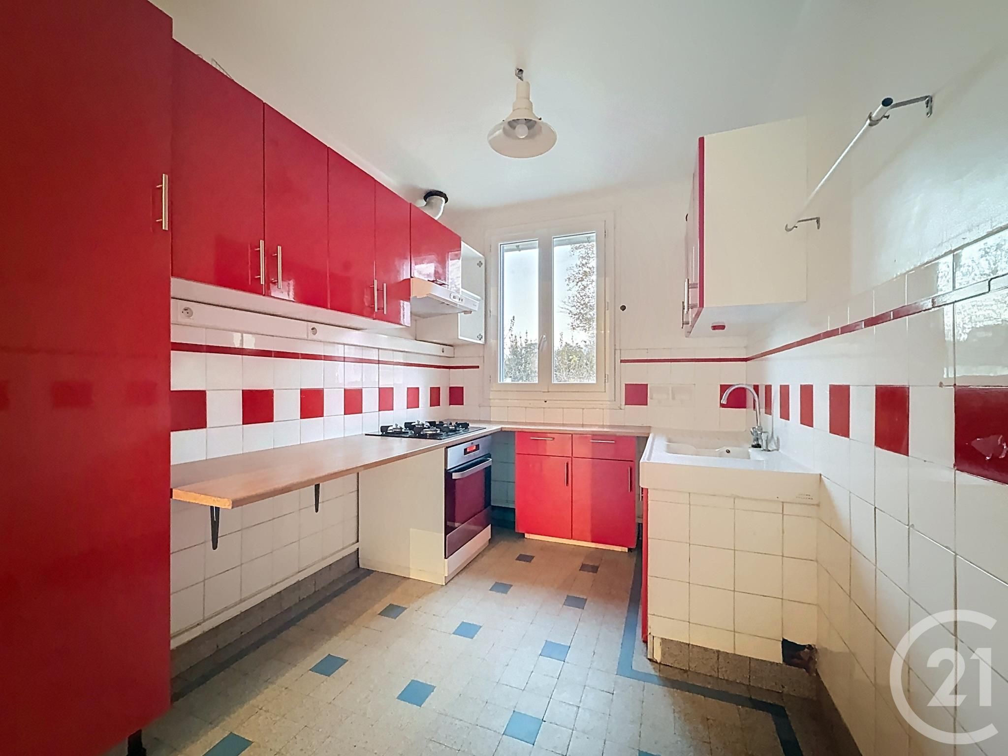 For sale: 68 sqm house in Sainte Geneviève des Bois.