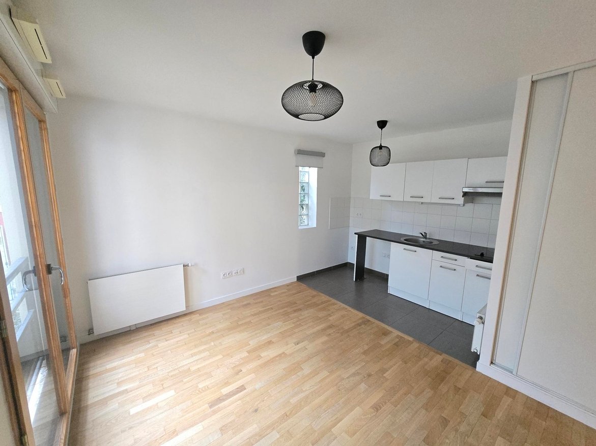 For sale: 29 sqm apartment in JOINVILLE LE PONT.