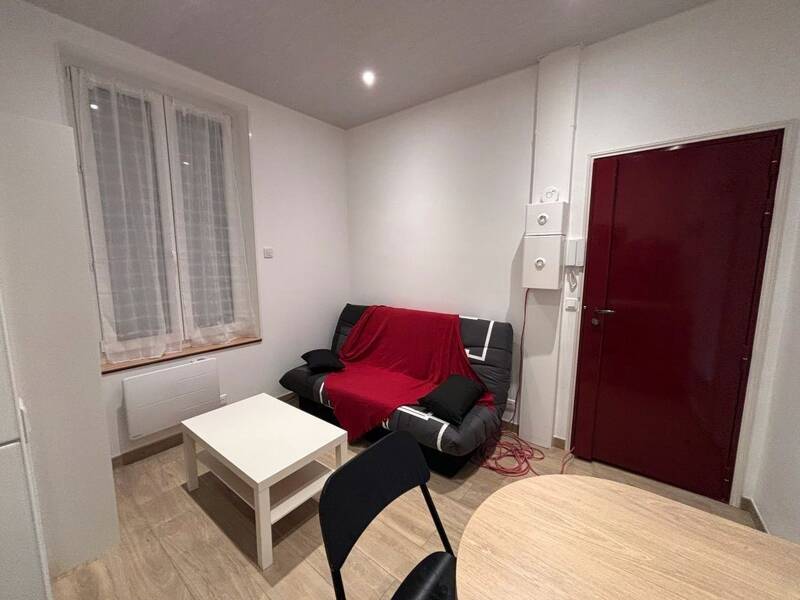 12sqm apartment for rent in PARIS 18