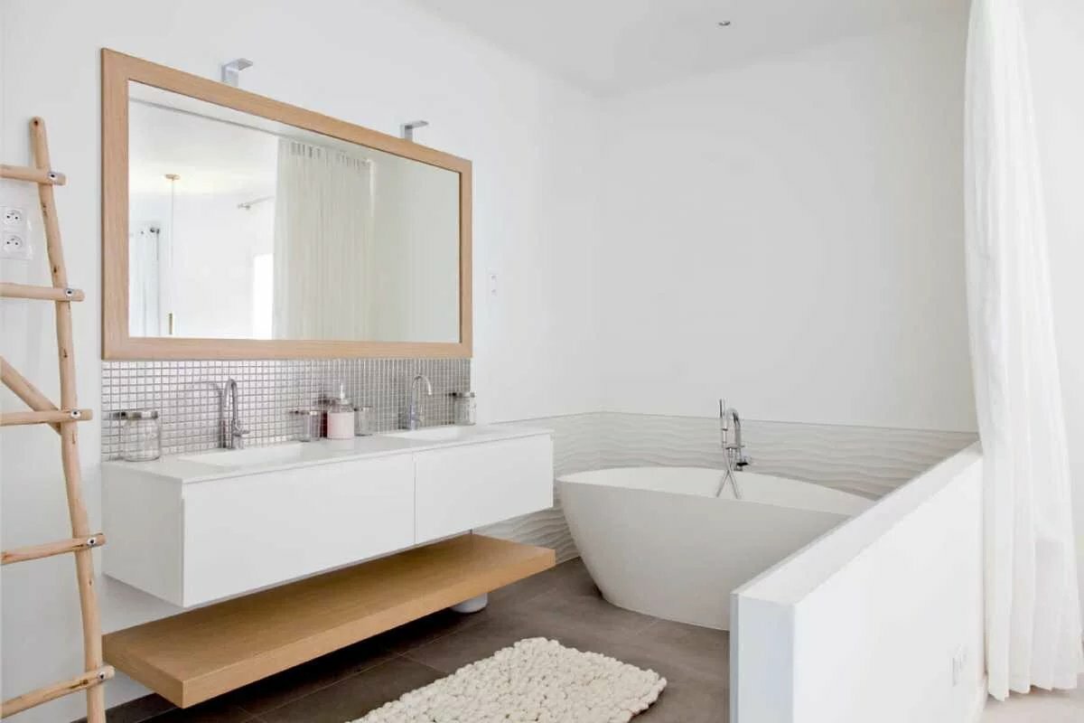 3-room southwest apartment on the upper floor with balcony and parking.