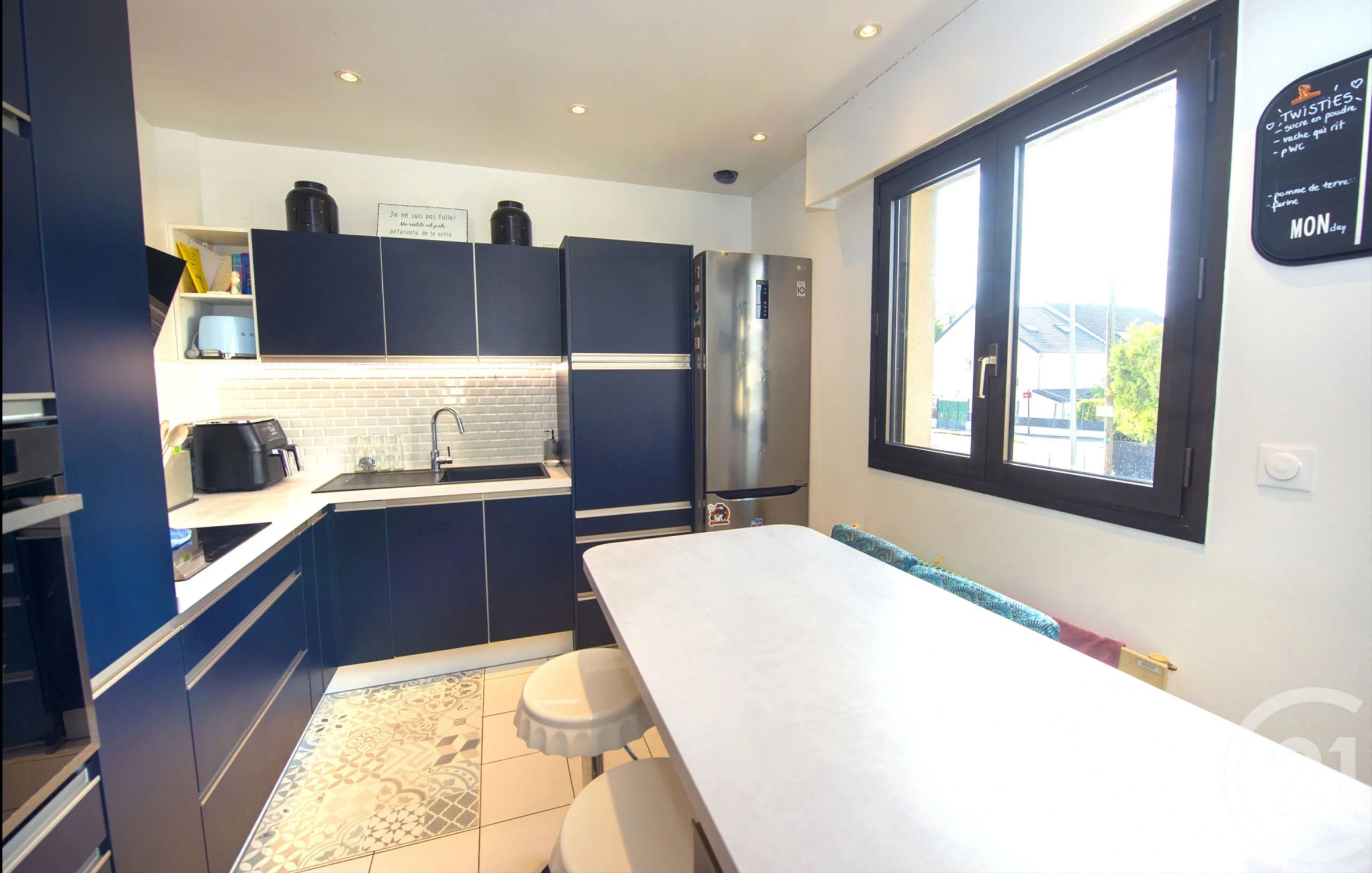 For sale, a 155 sqm house in L'HAY LES ROSES.