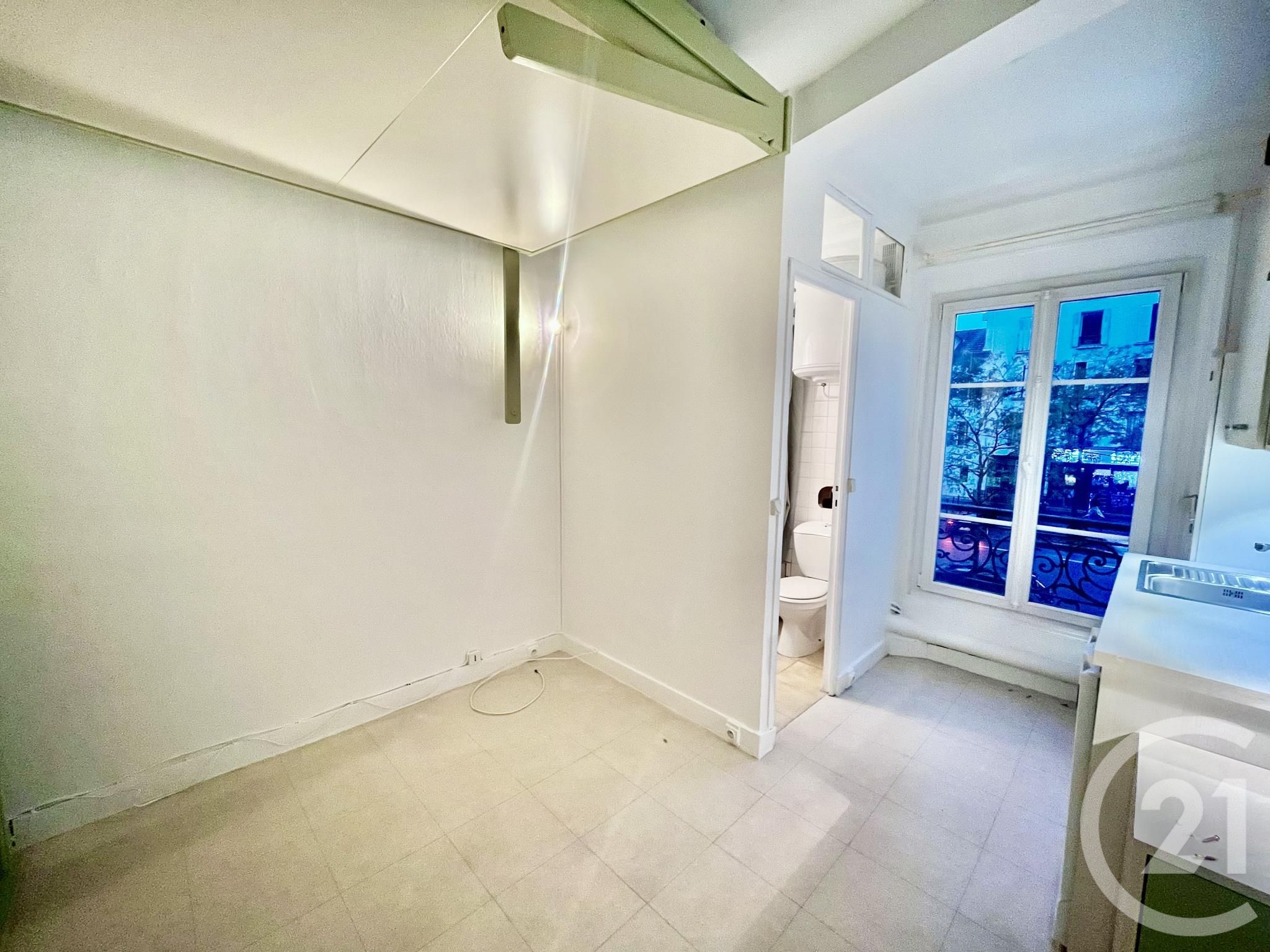 Studette 12m² ascenseur Paris 16ème Porte de Saint Cloud