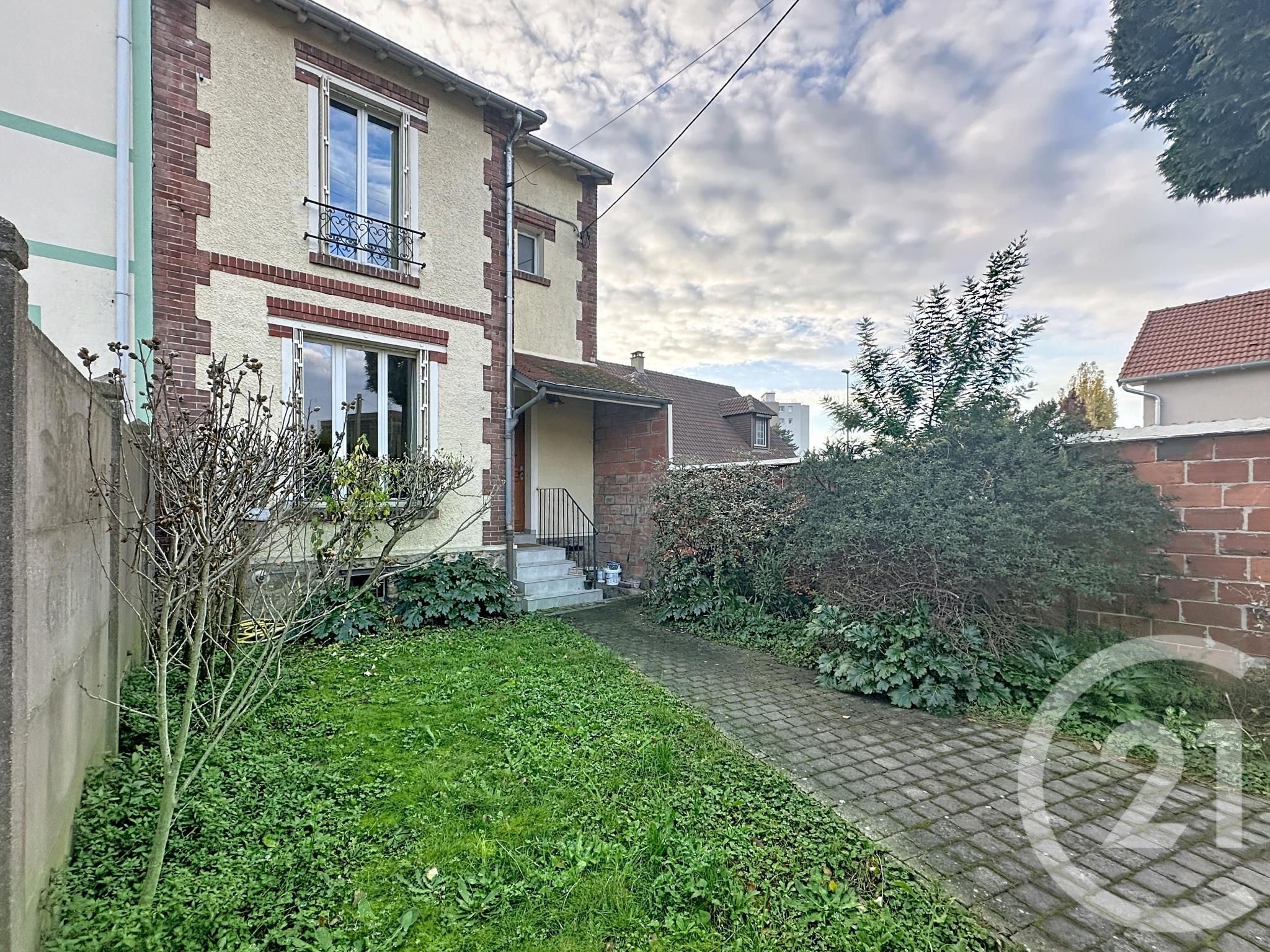 Casa 86 mq 5 locali con giardino a Chatou 78400