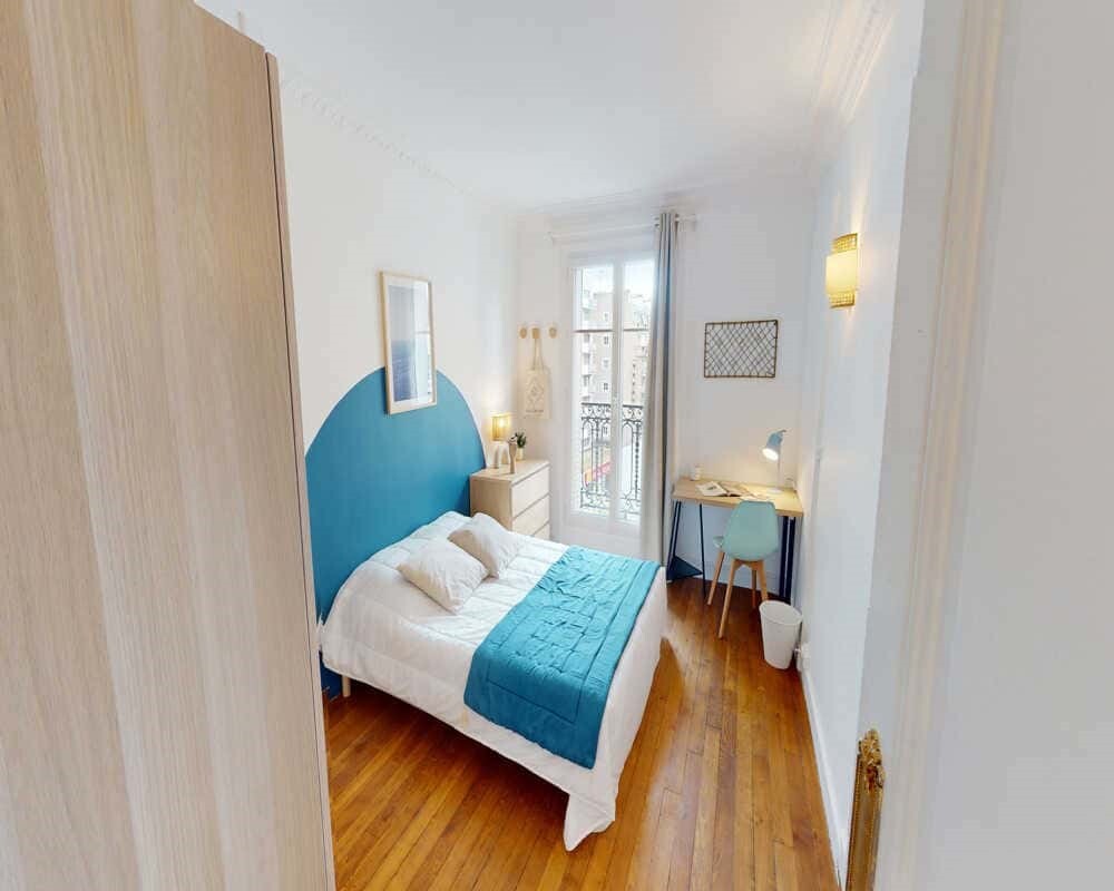 Furnished 15sqm Apartment in Paris 15, Including Utilities