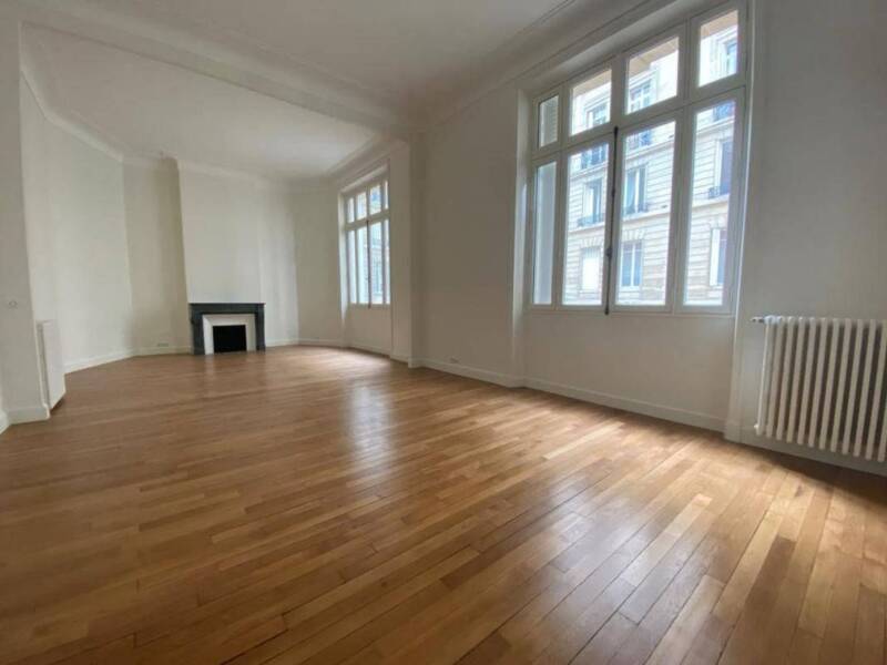 Spacious 2-Bedroom Apartment 98sqm in Paris 16 for Rent €2480/month
