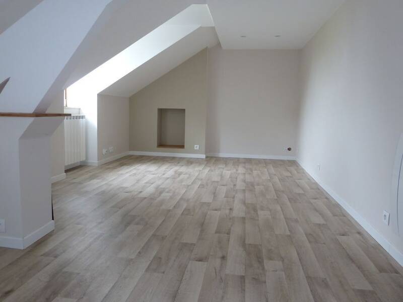 Apartment for rent 21sqm under the roofs Paris 11th floor 75011