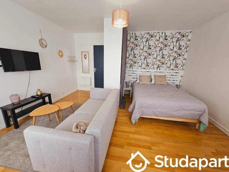 شقة للإيجار بمساحة 10م² في روسني سور بوا