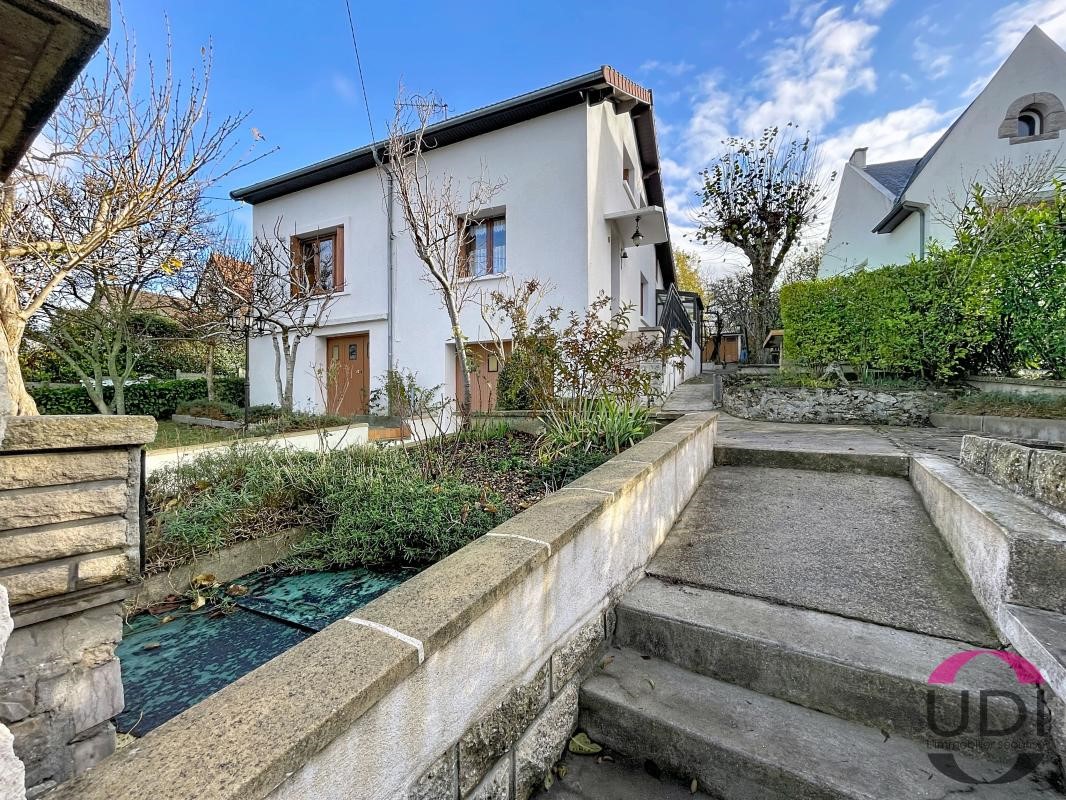 Vendita di una casa di 76 mq a CORBEIL ESSONNES