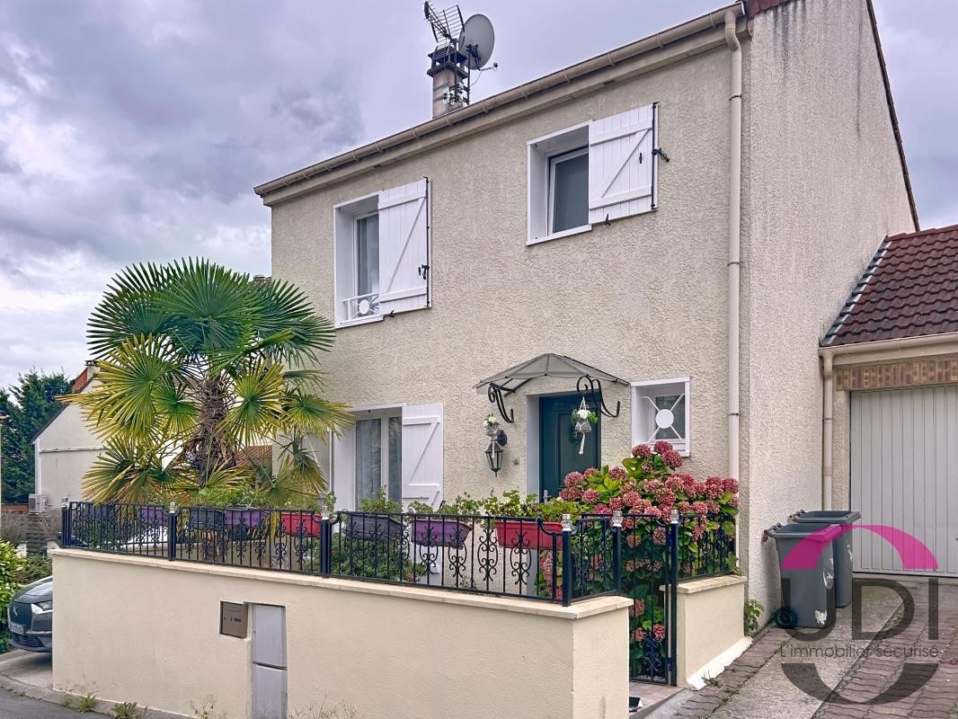 Maison 80m² rénovée avec jardin à Évry Courcouronnes