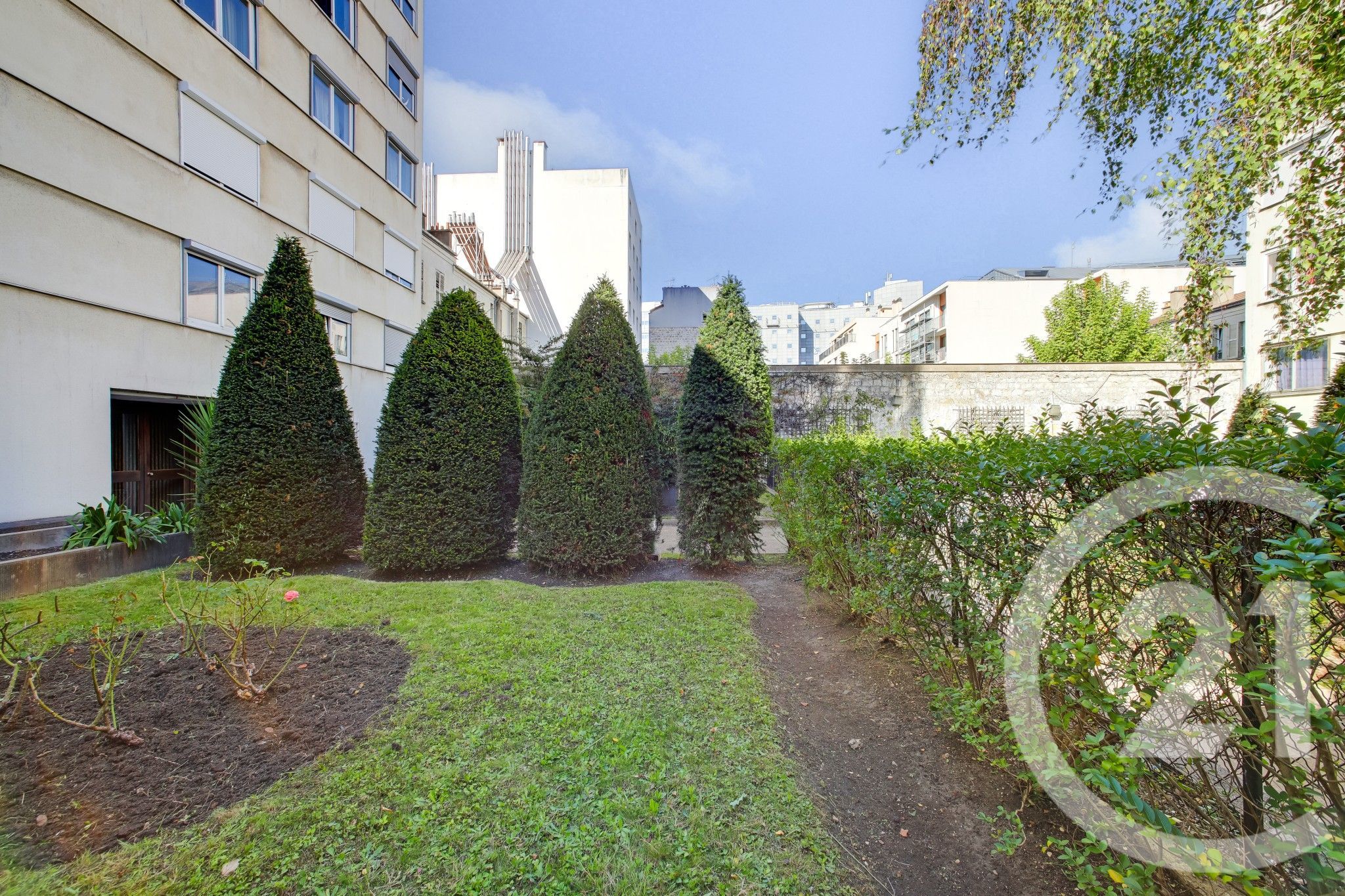 شقة للبيع بمساحة 72م² في منتروغ