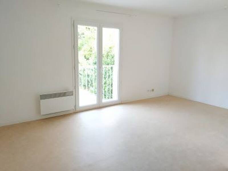 Bright 30sqm Apartment on 1st Floor for Rent in Paris 15