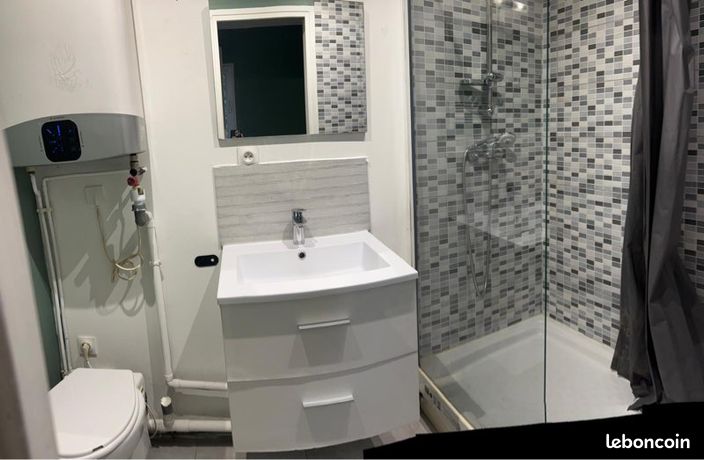 Furnished studio with private garden and secure parking