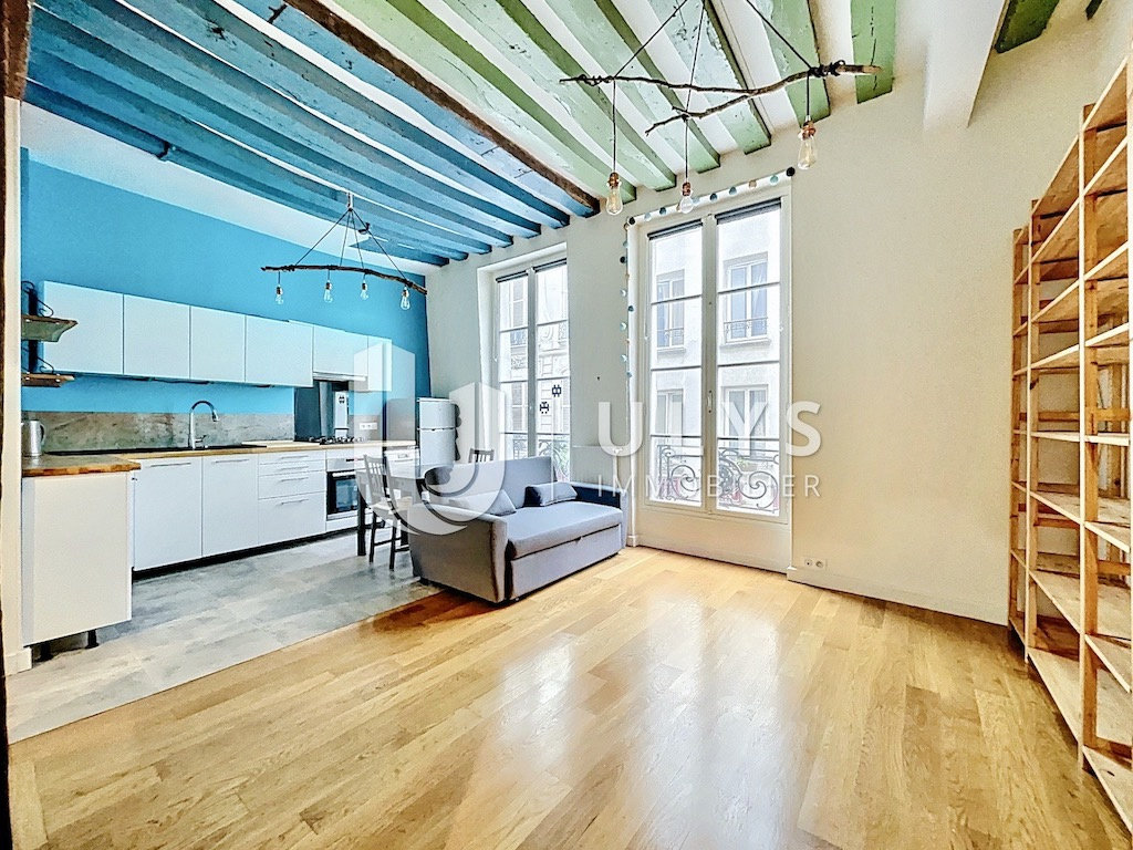 Bright 43 sqm T2 with exposed beams in Paris 2 Montorgueil