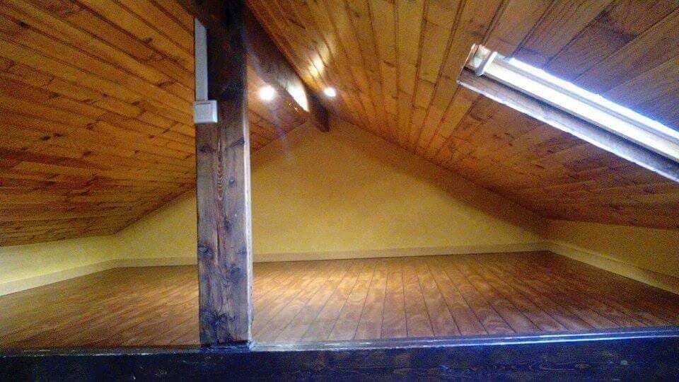 Grand studio meuble pour 2 personnes.