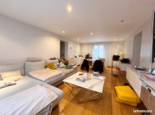 مبنى 11 غرفة 240 م²