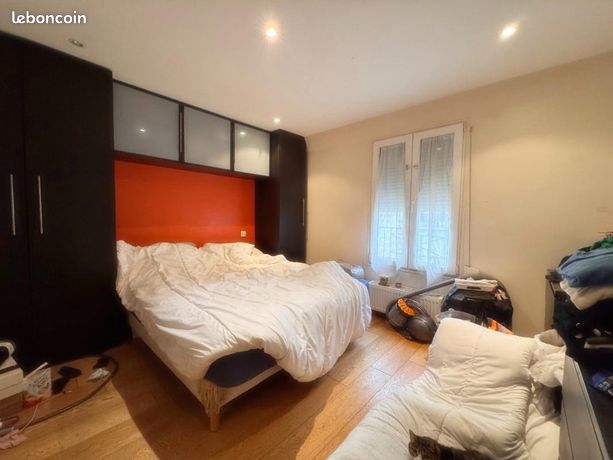 مبنى 11 غرفة 240 م²