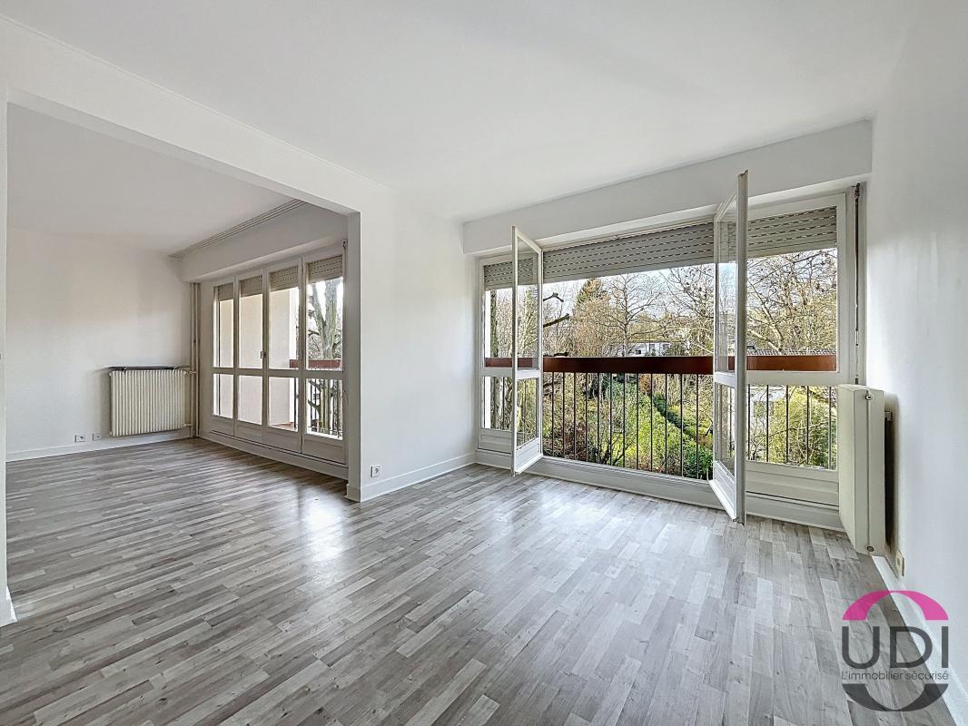 Appartement 5 Pièces avec Garage et Cave à Évry-Courcouronnes (Résidence Parc Élisabeth)