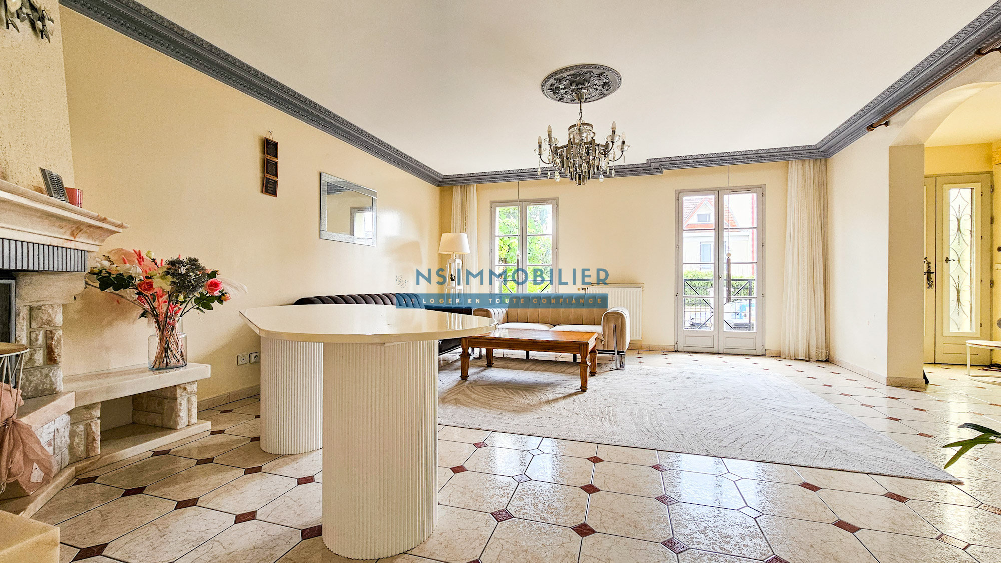 Maison 7 pièces 140m2 (220m2 au sol) + Terrain 590m2 + Garag