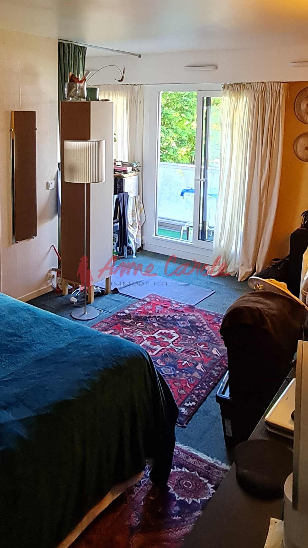 Studio idéalement placé avec balcon cave et parking