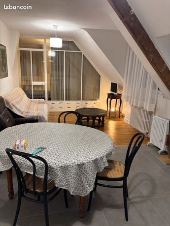 Niveau entier d'une grande maison, idéal colocation quatre personnes