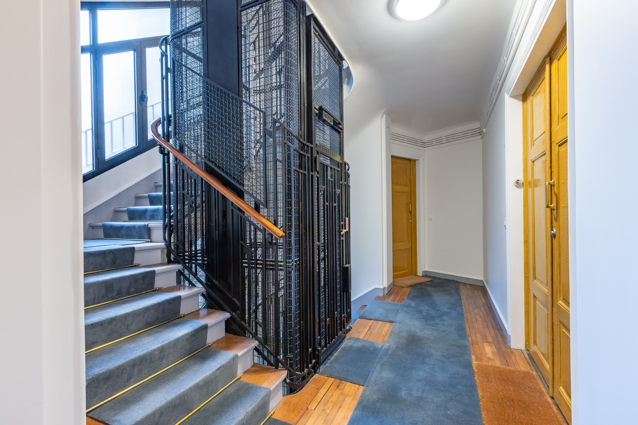 Appartamento F4 al piano alto con tre esposizioni e vista panoramica.