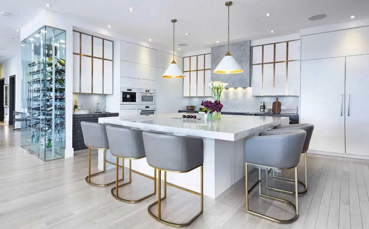 5 غرف نوم جنوب شرق غرب بلكونة حديقة قبو موقف سيارات