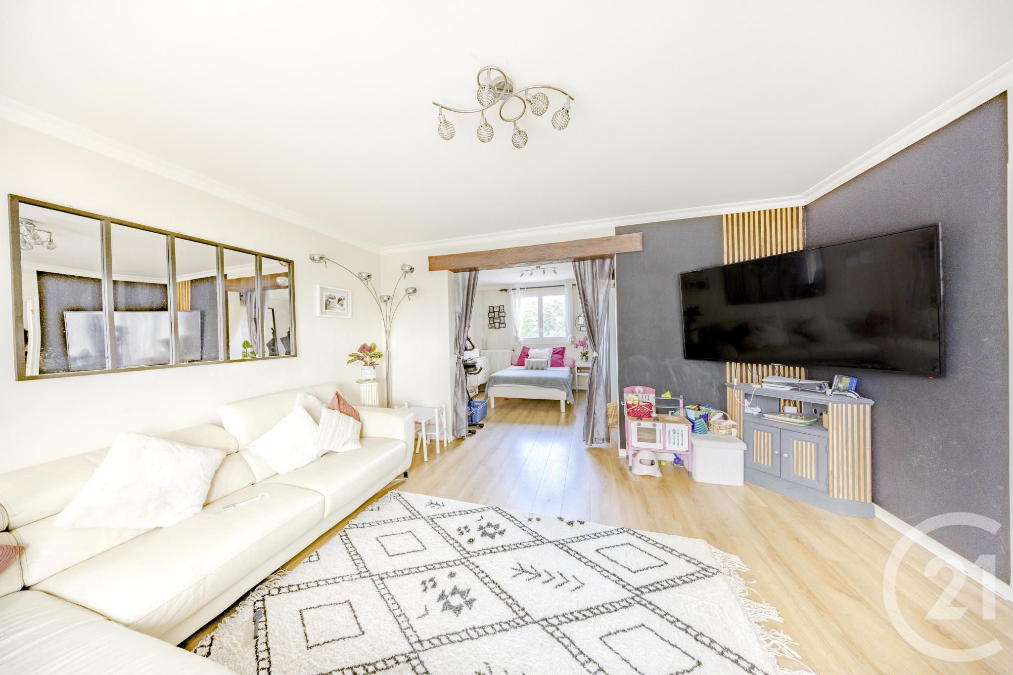 For sale: building in VIGNEUX SUR SEINE