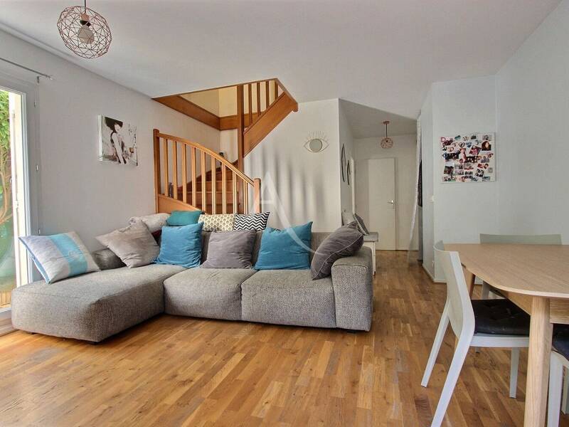 Affitto appartamento di 63 mq a VILLENEUVE LA GARENNE