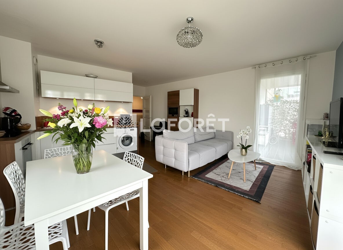 Apartment for sale, 76 sqm, in Issy-les-Moulineaux.