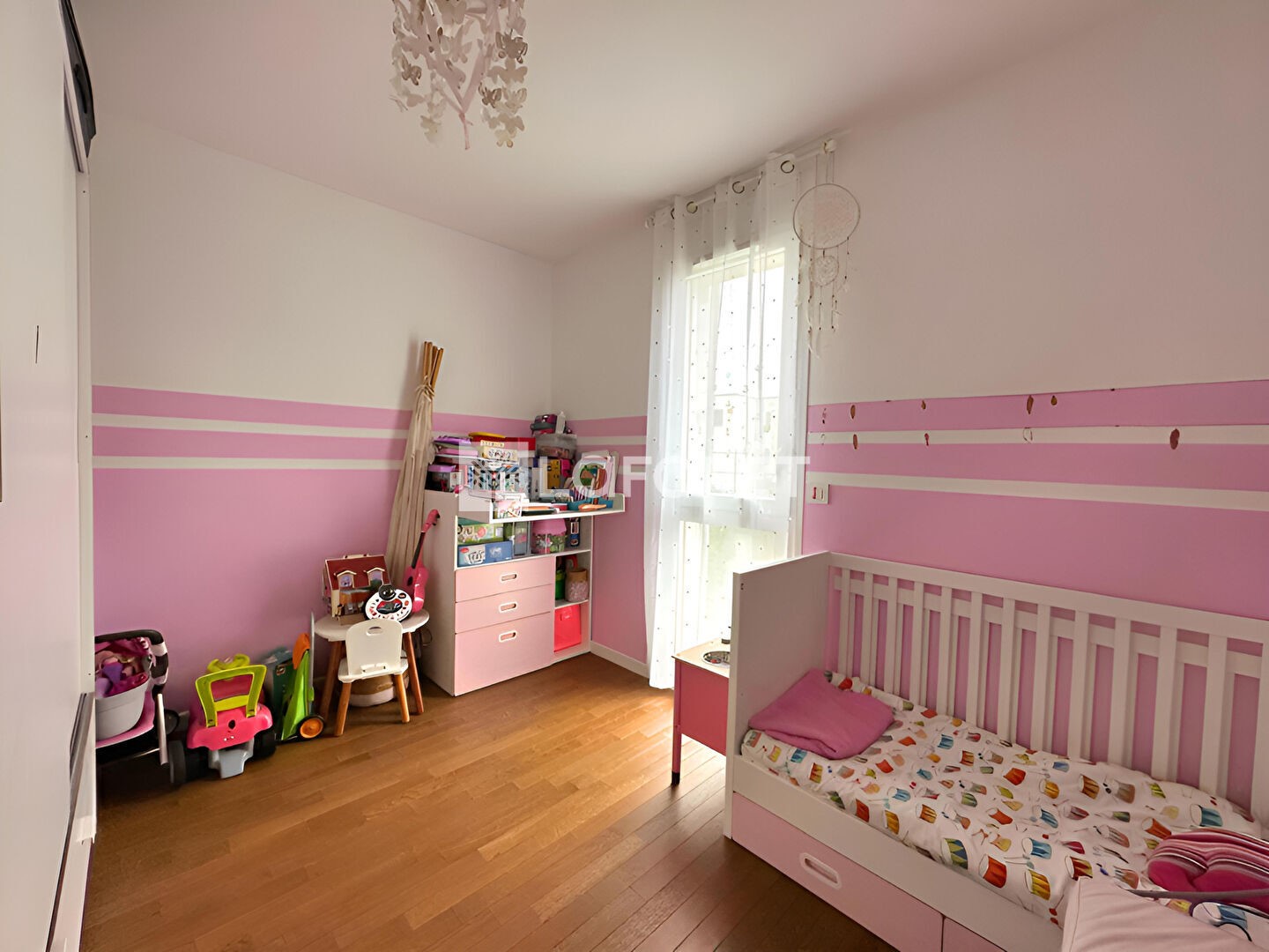 Apartment for sale, 76 sqm, in Issy-les-Moulineaux.