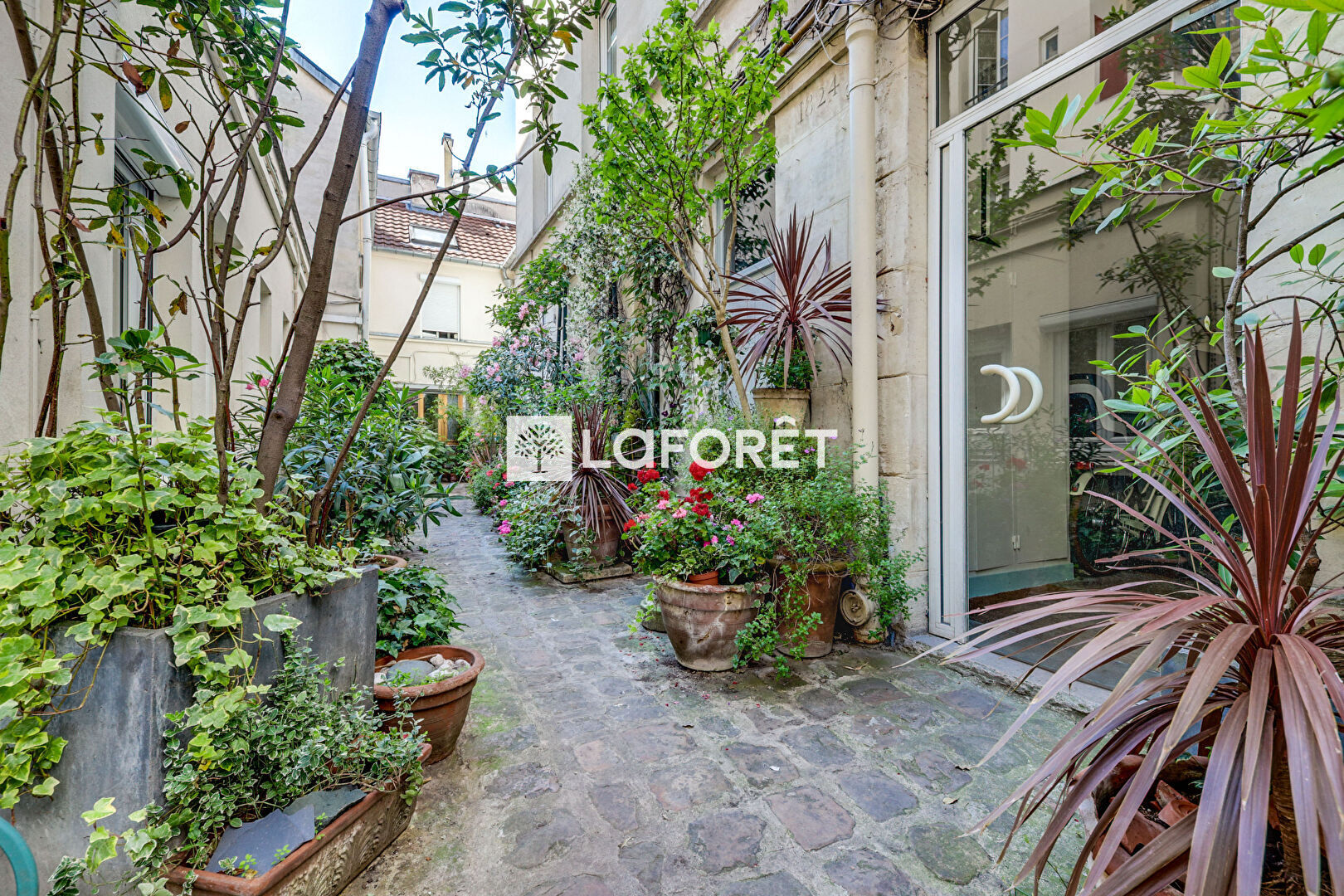 For sale: 31 sqm apartment in PARIS 11.