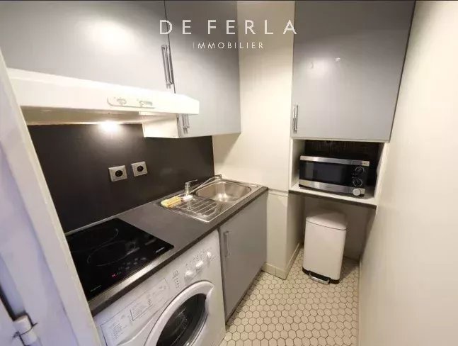 PARIGI XVI - Monolocale con balcone e vista aperta