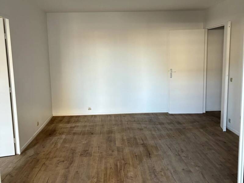 إيجار شقة بمساحة ٤٨م² في روي ملميزون