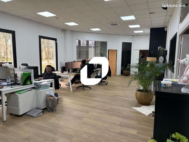 Locale commerciale di 191 mq