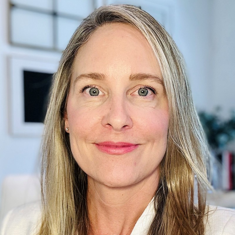 Amy Gray headshot