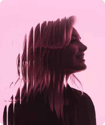 personne sur fond rose
