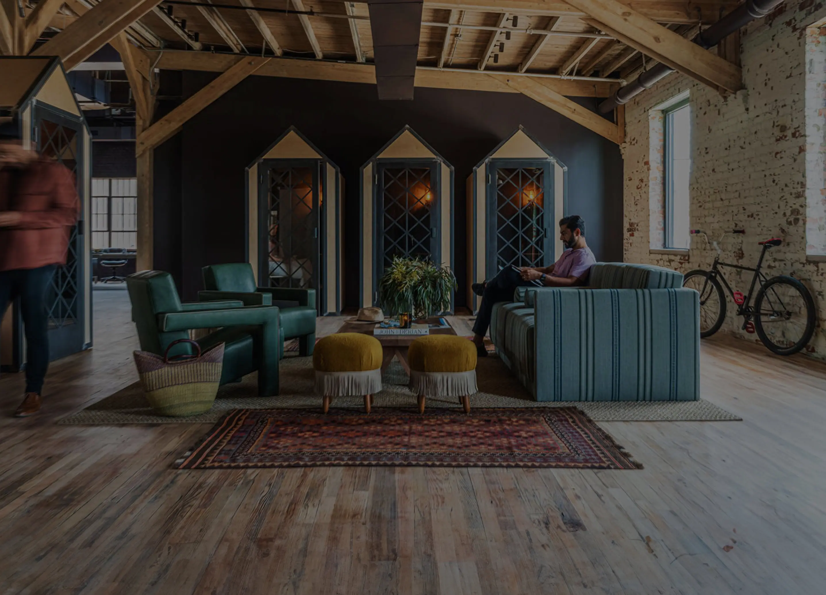 A photo of a modern officespace.