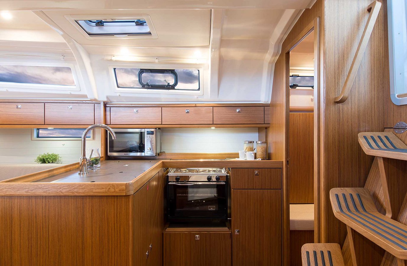 Bavaria Cruiser 37